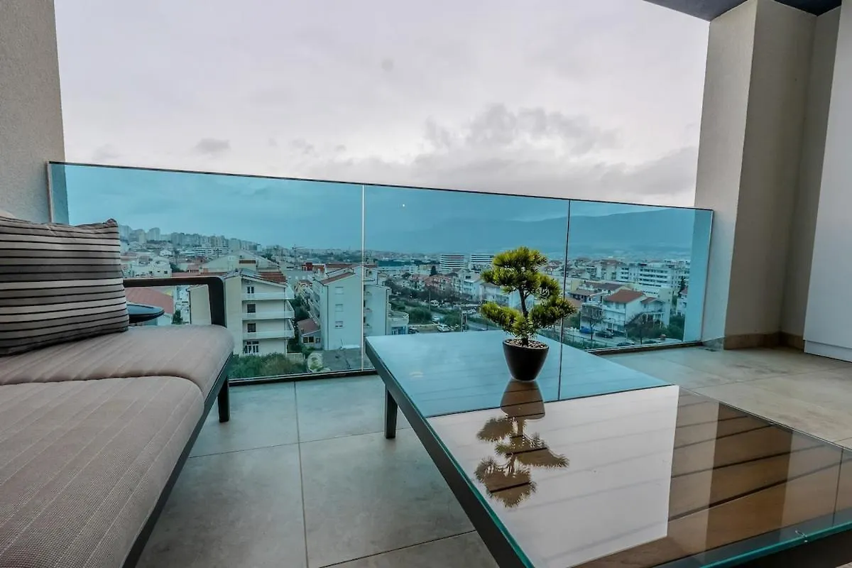 Modern Cityscape 2-Bedroom Terrace Apartment Split 0*,
